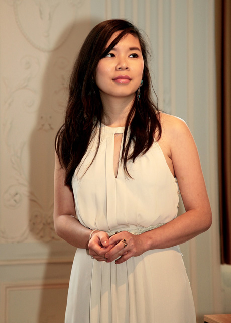 Nguyễn Hà Hạnh - nữ sinh 2 lần giành học bổng toàn phần tại Hà Lan và Anh.